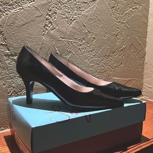 EUC BLACK HEELS 8.5 BLACK PATENT LEATHER STYLE HEELS LIFE STRIDE 8.5 HEELS